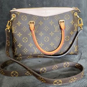 Louis Vuitton handbag USED ONCE!